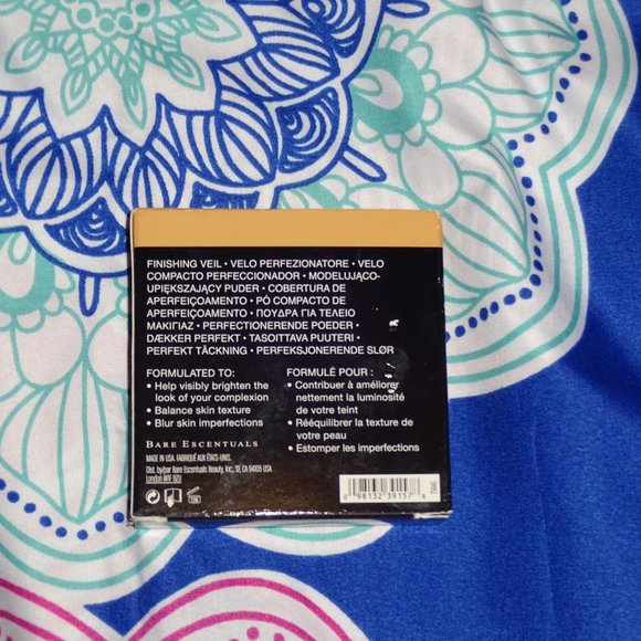 bareMinerals BareSkin Perfecting Veil, Tan to Dark - Picture 2 of 3